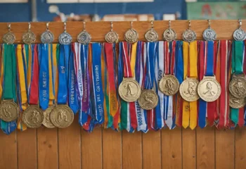 Jak wybrać medale na zawody szkolne